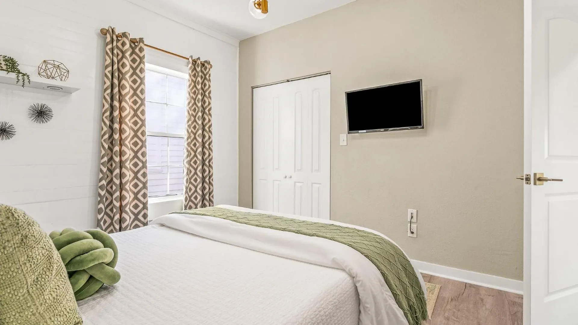 Holiday home The Sapphire Downtown, Pensacola'S Hidden Gem Villa